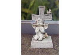 Engelfigur sitzend  an Kreuz angelehnt  H18.5cm
