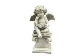 Engelfigur sitzend  auf Stein mit Buch  in Grau