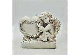 Engelfigur sitzend  auf Stein mit Herz  H16.5cm