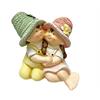 Figuren Kinder sitzend  Junge und Mädchen  H15.3cm