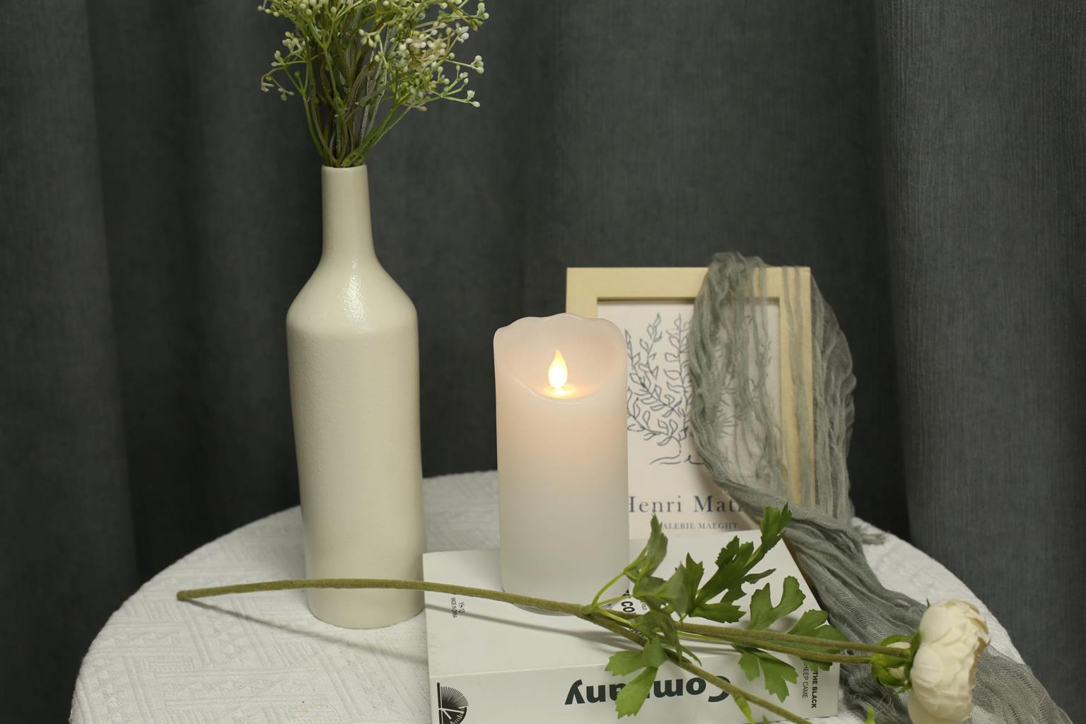 LED Wachskerze aufladbar mit USB Kabel weiss D7.5cm H15cm, LED Echtwachskerzen