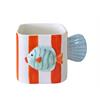 Tasse mit Fischmotiv  weiss mit roten Streifen  aus Dolomit